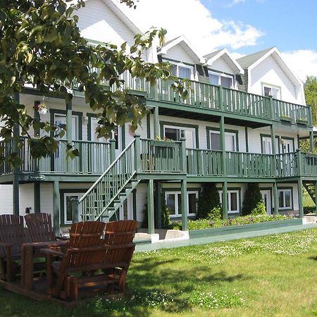 Hotel Sous La Croix 152725 Тадуссак Екстер'єр фото