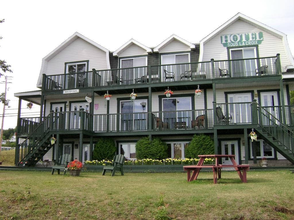 Hotel Sous La Croix 152725 Тадуссак Екстер'єр фото